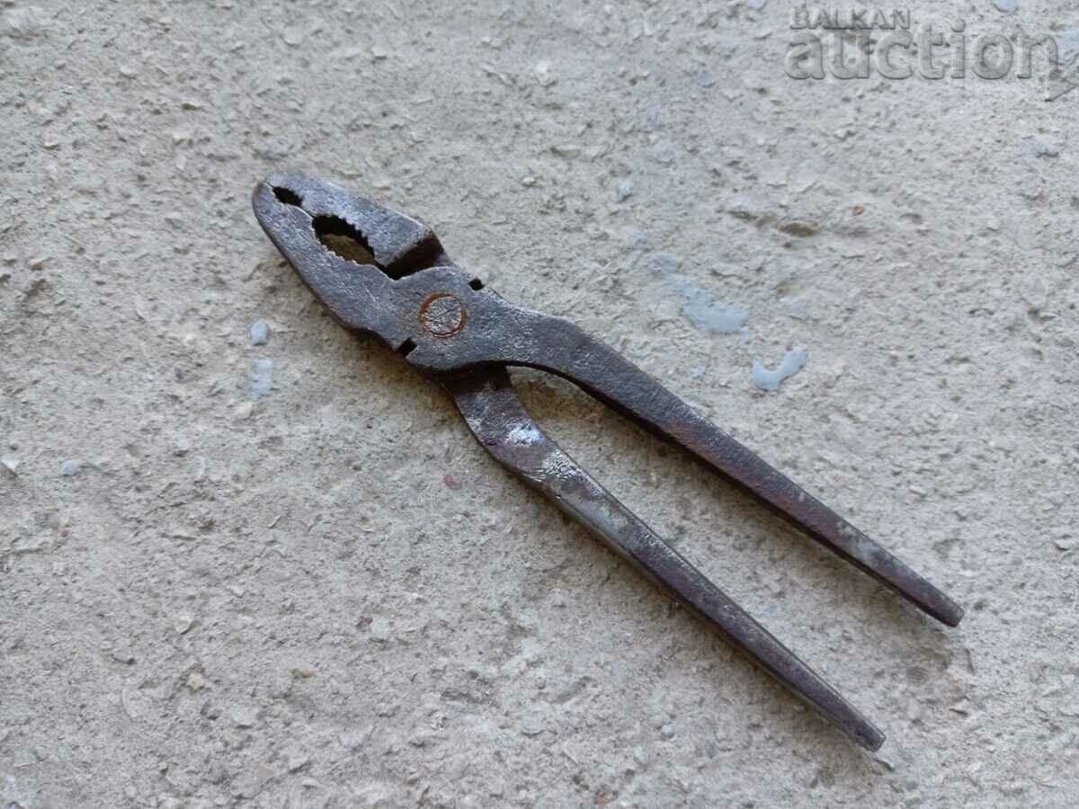 clește de meșteșugar de epocă anii 1920 cu preț 31.00 BGN | € 15.85