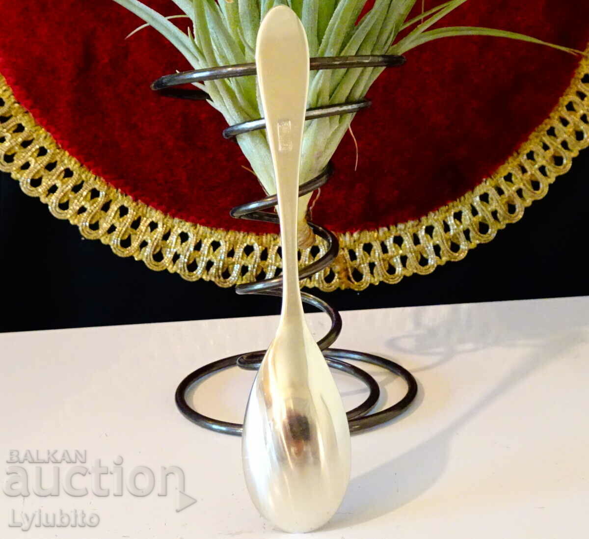 Delivery of Silver-plated spoon, embossed flowers.