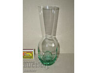 Vase vase 19 cm of green hand blown glass, excellent