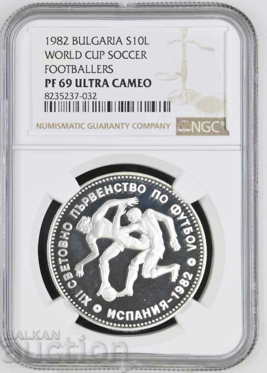 10 BGN 1982 DOI JUCĂTORI DE FOTBAL PF 69 NGC