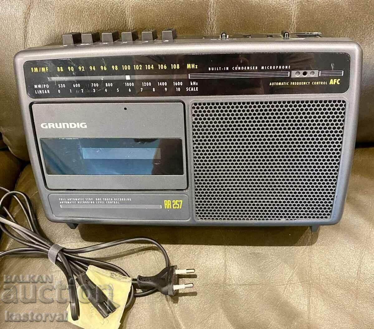 GRUNDIG RR 257. Puțină frumusețe cu o antenă mare!