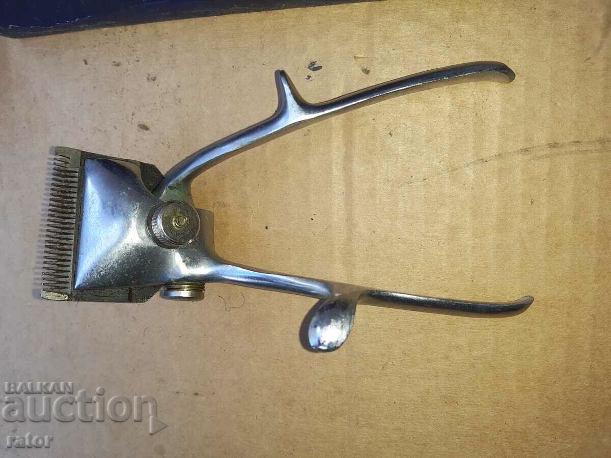 Old hair clipper, hair cutting with price 12.00 BGN | € 6.14 Old hair clipper, hair cutting with price 12.00 BGN | € 6.14