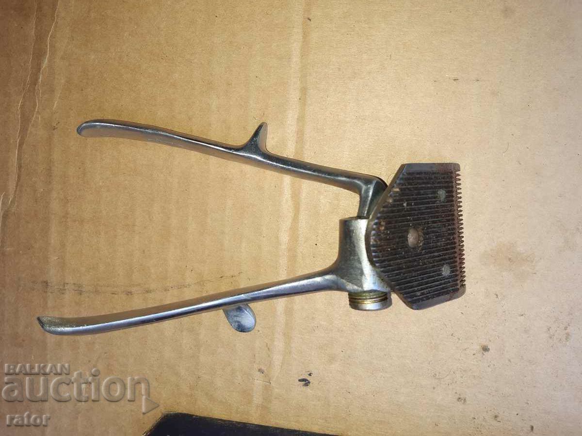 Auction Old hair clipper, hair cutting Auction Old hair clipper, hair cutting