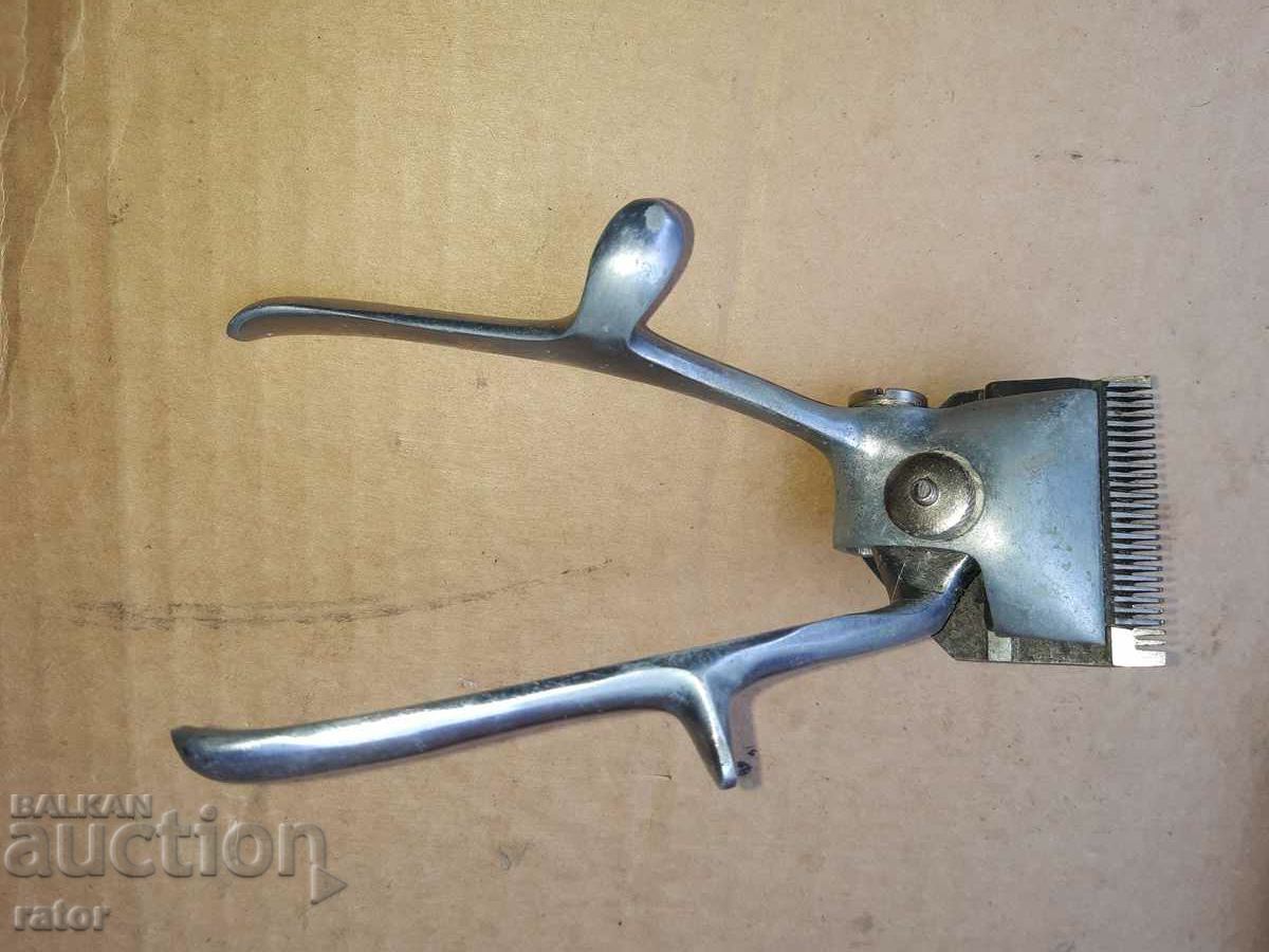 Mașină de tuns veche, tuns cu preț € 5.99 | 11.72 BGN