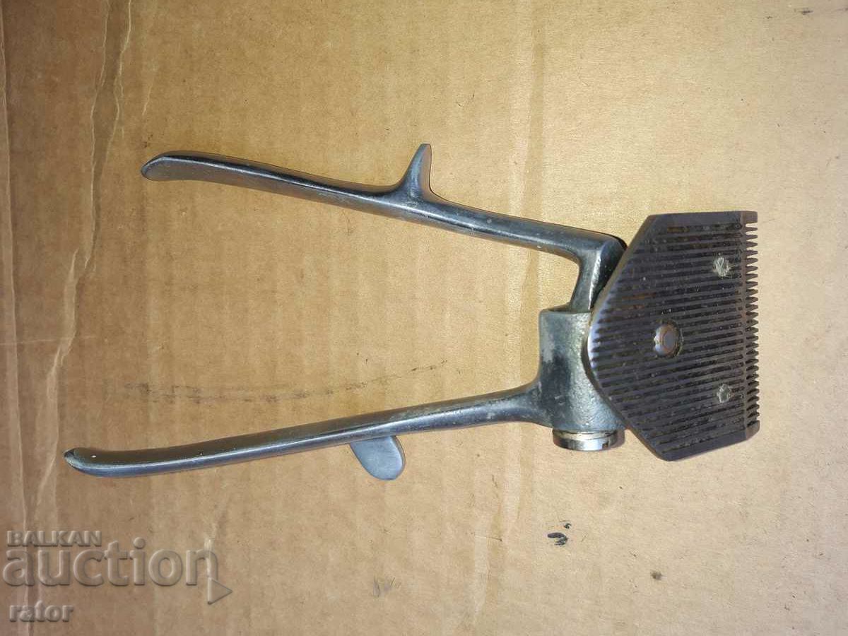 Auction Old hair clipper, hair cutting Auction Old hair clipper, hair cutting