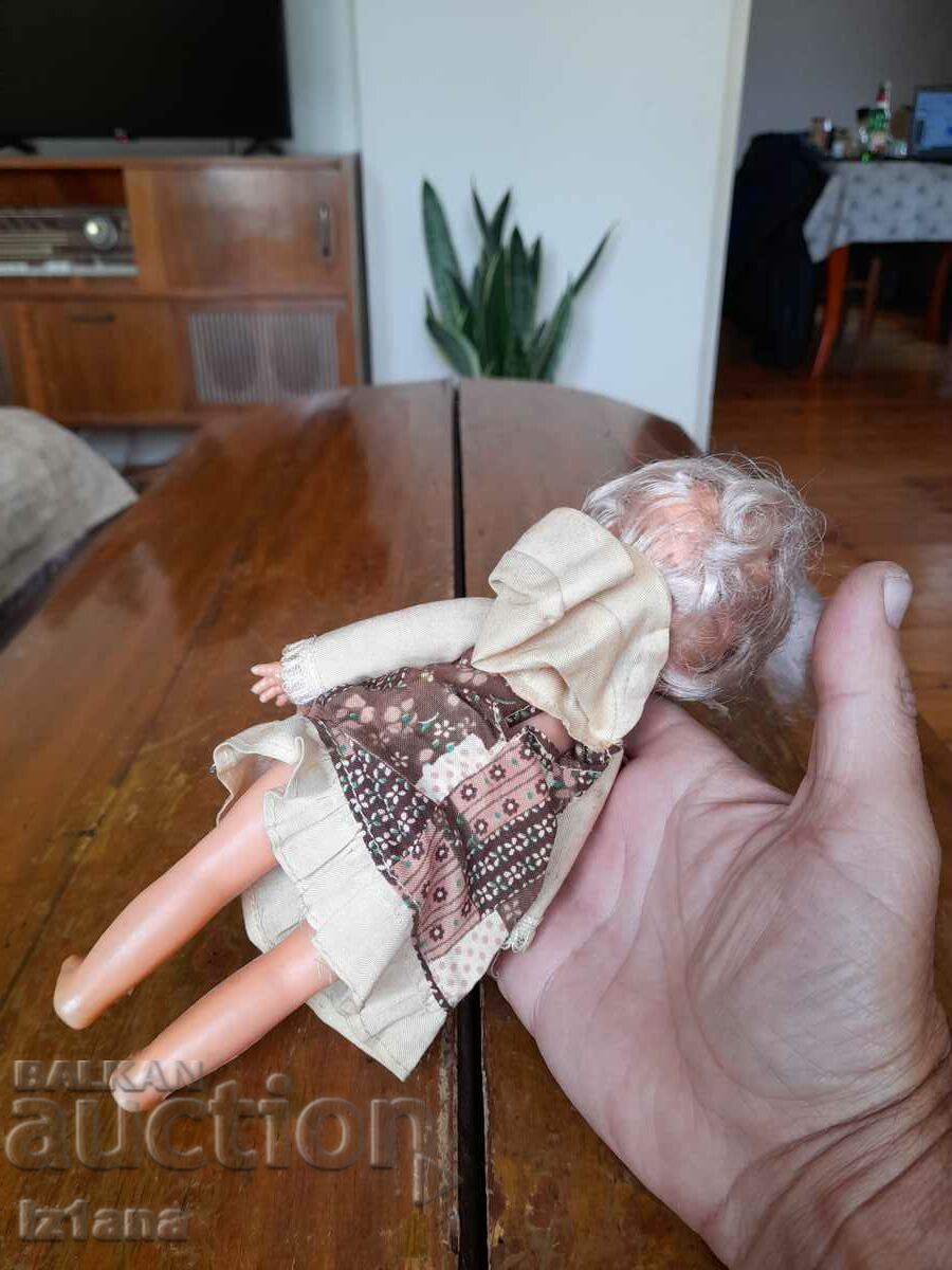 Licitație Păpușă veche Licitație Păpușă veche