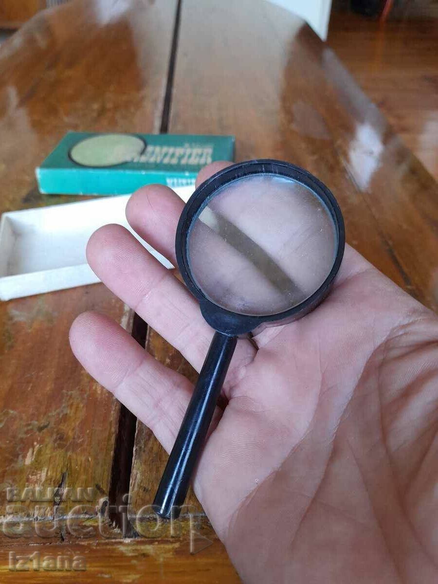 Delivery of Old magnifying glass Magnifier Delivery of Old magnifying glass Magnifier