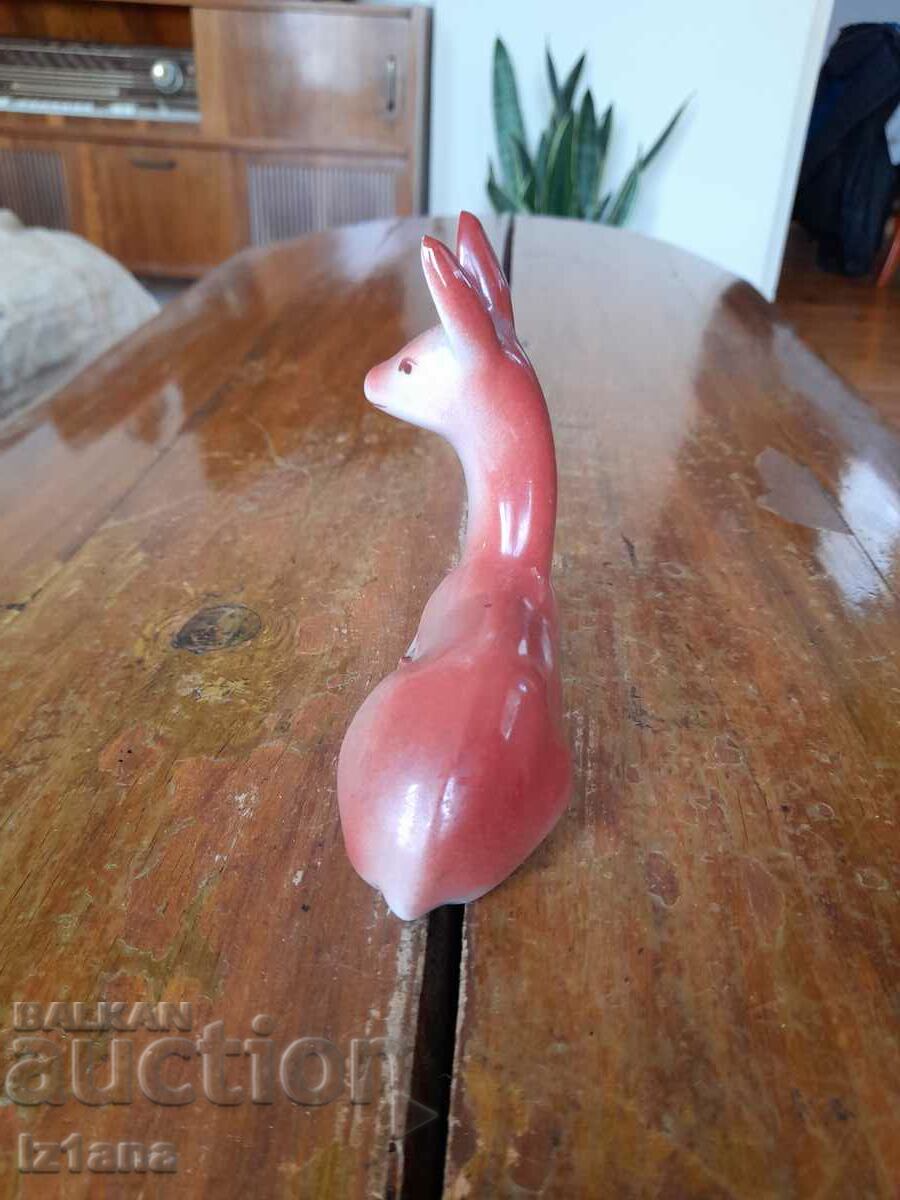 Figurină veche din porțelan, căprioară cu preț 37.00 BGN | € 18.92