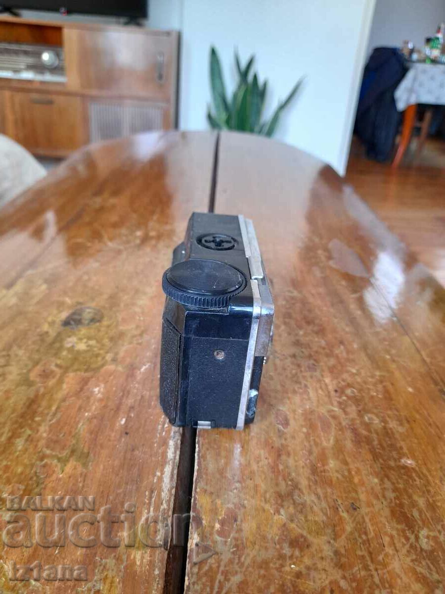 Auction Old Kodak Instamatic 133 camera Auction Old Kodak Instamatic 133 camera