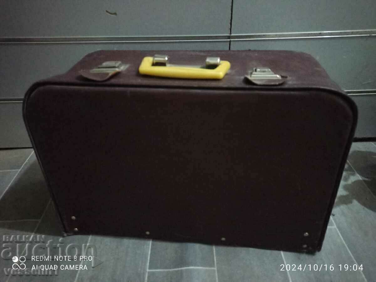 Παλιά ραπτομηχανή ένωσης με τιμή € 12.78 | 25.00 BGN