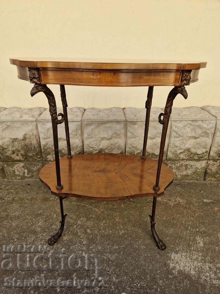 Masă unică din lemn francez cu marqueterie și picioare din bronz cu preț € 254.62 | 497.99 BGN