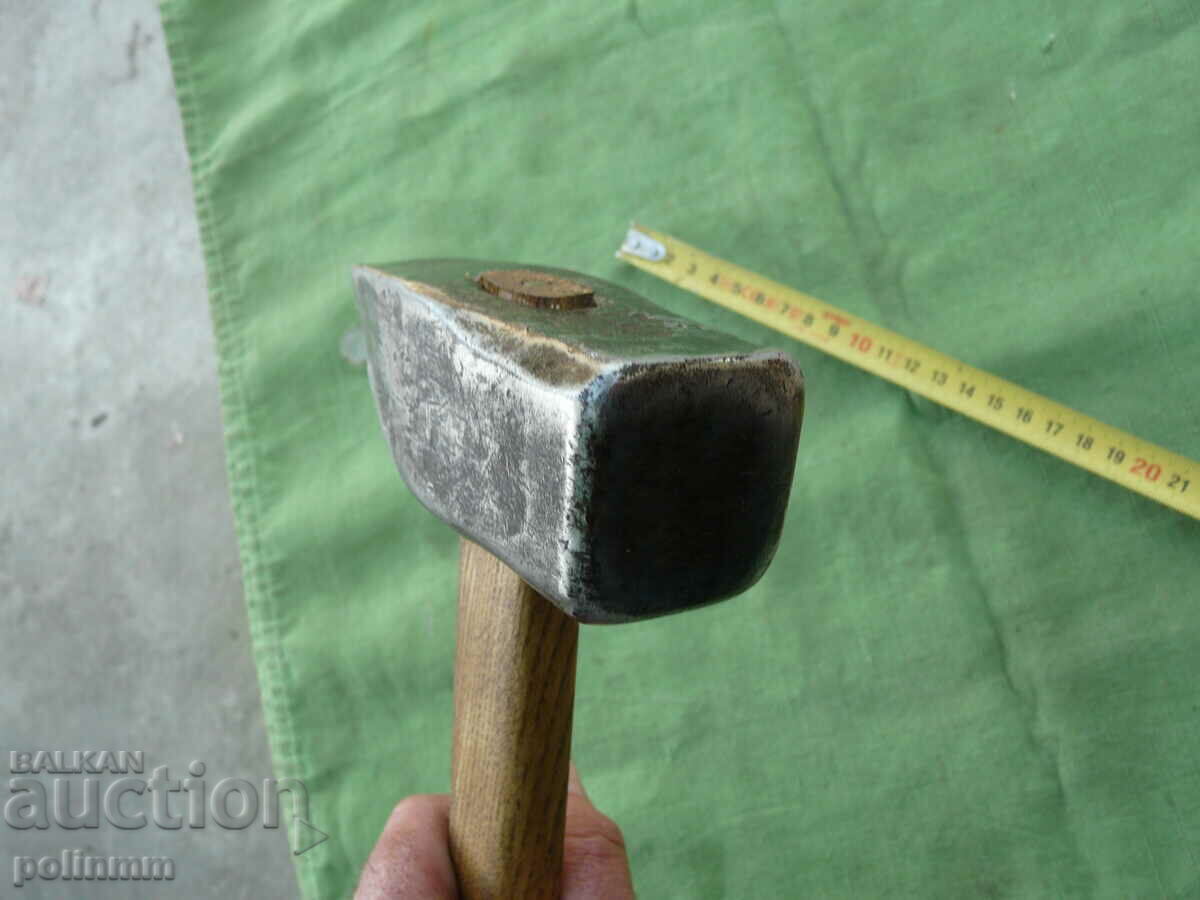 Auction  Old mason's hammer - 302