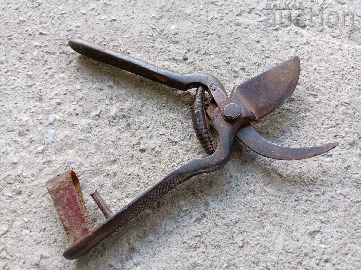 Auction vintage vine shears strings Auction vintage vine shears strings