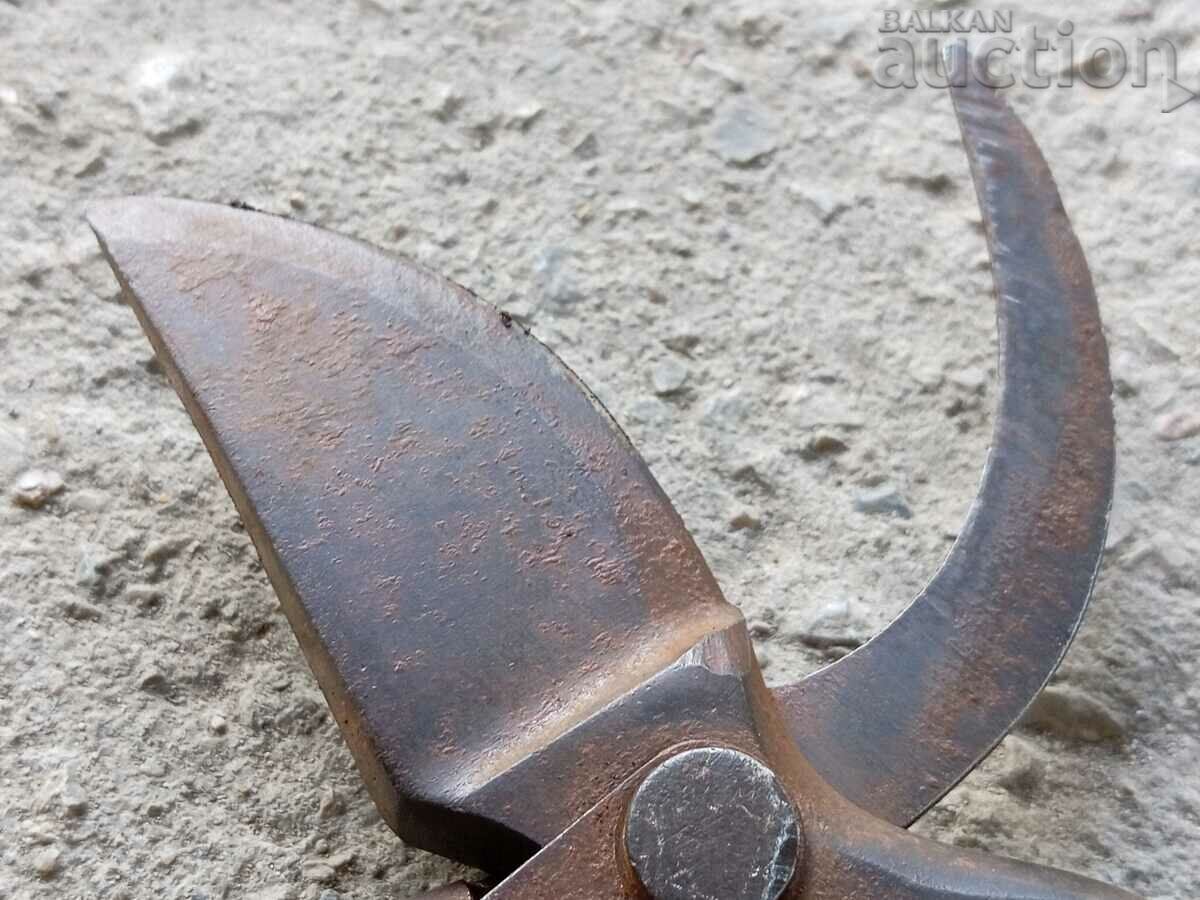 vintage vine shears strings - 5 vintage vine shears strings - 5