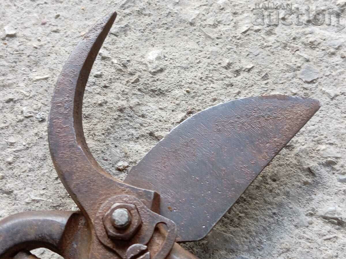 vintage vine shears strings - 6 vintage vine shears strings - 6