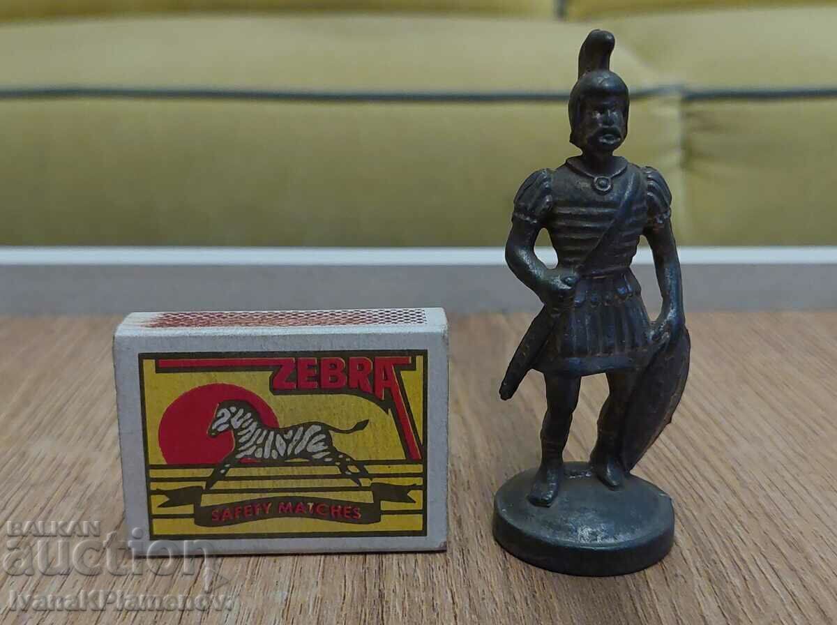 A lead figurine for collectors - 6
