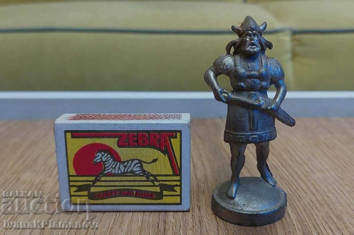 A lead figurine for collectors - 6