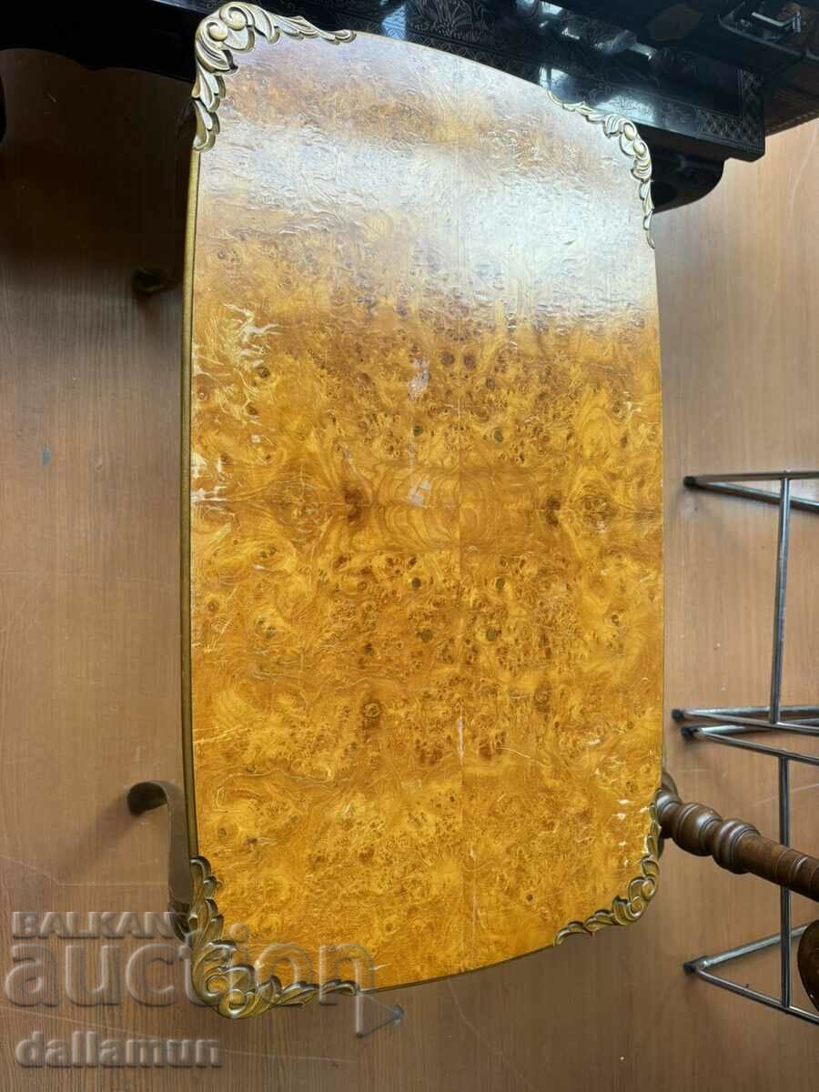 Επιτραπέζιο ξυλόγλυπτο αντίκες κεχριμπαρένιο χρώμα με τιμή 180.00 BGN | € 92.03 Επιτραπέζιο ξυλόγλυπτο αντίκες κεχριμπαρένιο χρώμα με τιμή 180.00 BGN | € 92.03