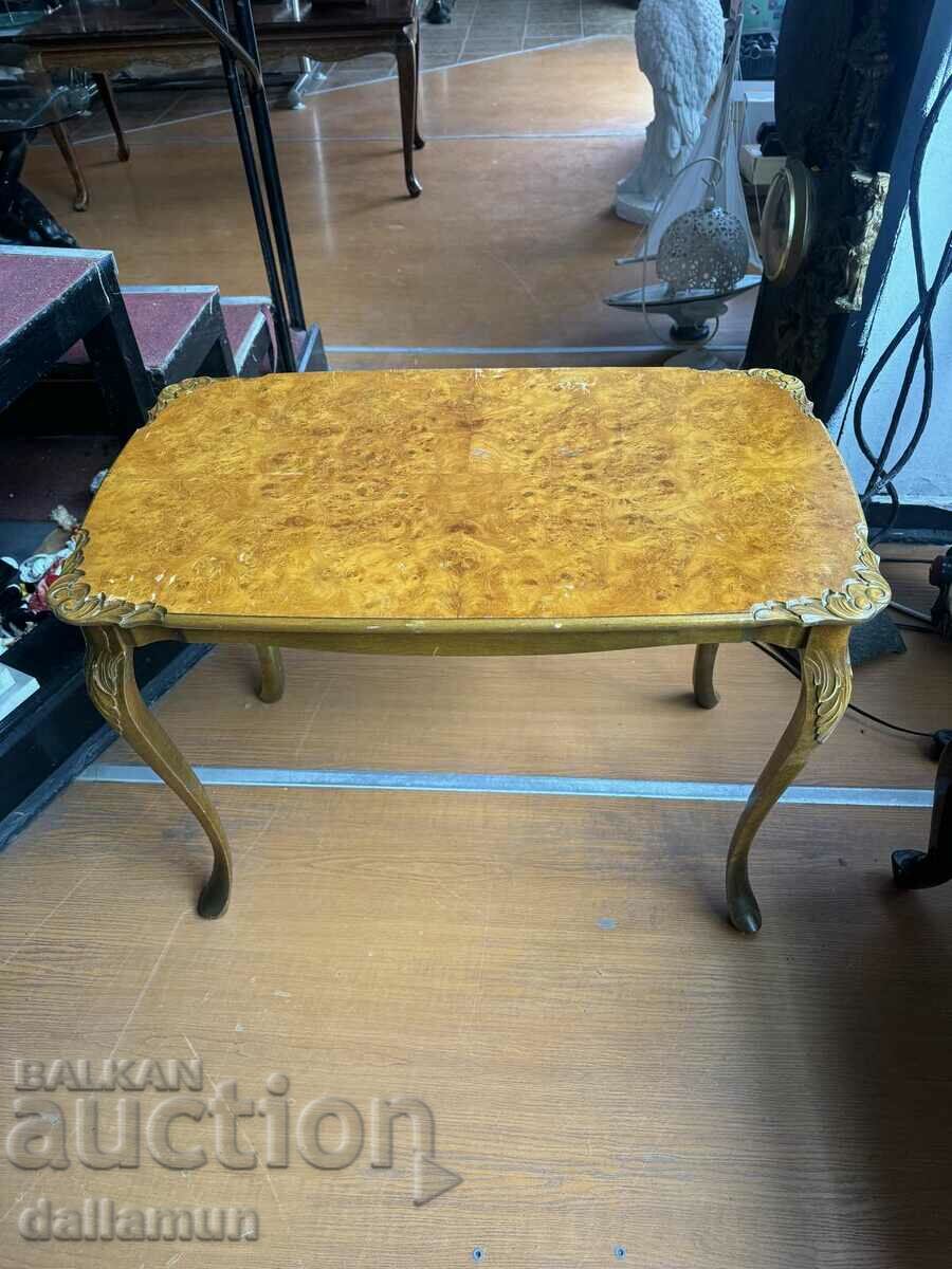 Δημοπρασία Επιτραπέζιο ξυλόγλυπτο αντίκες κεχριμπαρένιο χρώμα Δημοπρασία Επιτραπέζιο ξυλόγλυπτο αντίκες κεχριμπαρένιο χρώμα