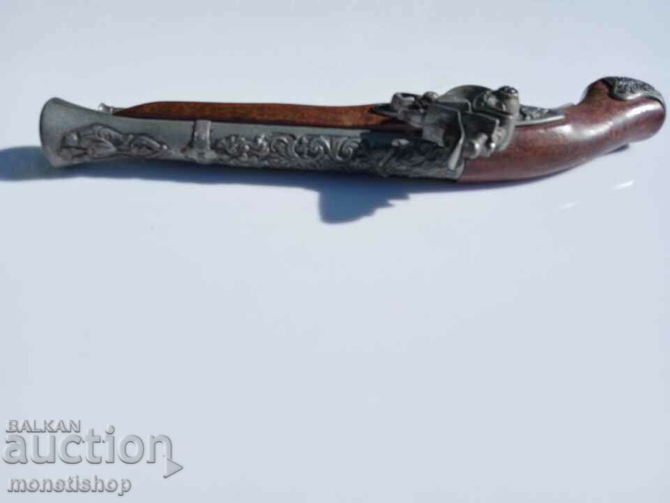 Auction Replica flintlock gun Auction Replica flintlock gun