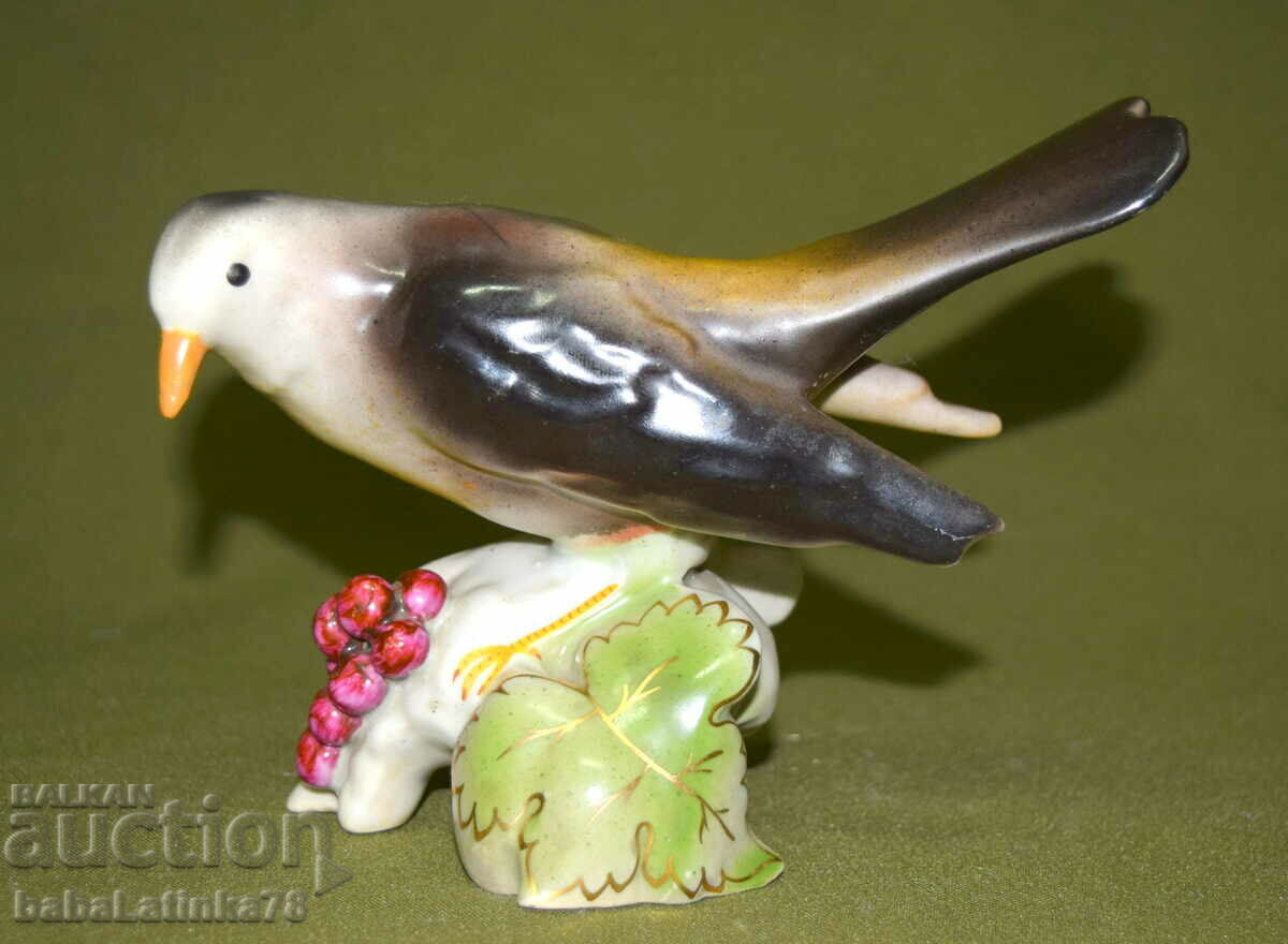 A beautiful porcelain pigeon