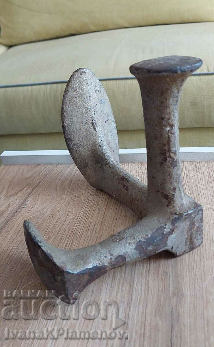 Delivery of Artisan shoemaker's anvil