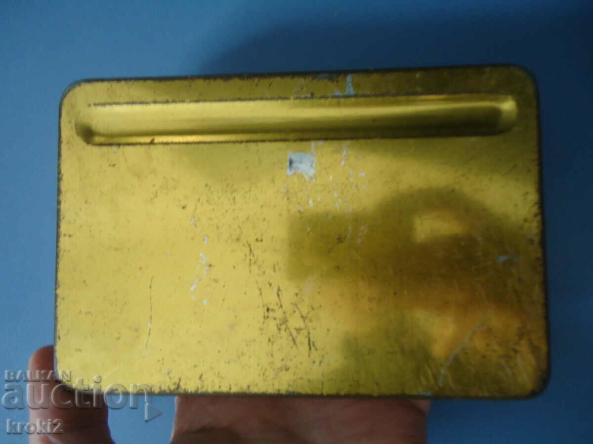 Παλιό και σπάνιο τσίγκινο κουτί τσιγάρων με τιμή 10.00 BGN | € 5.11 Παλιό και σπάνιο τσίγκινο κουτί τσιγάρων με τιμή 10.00 BGN | € 5.11