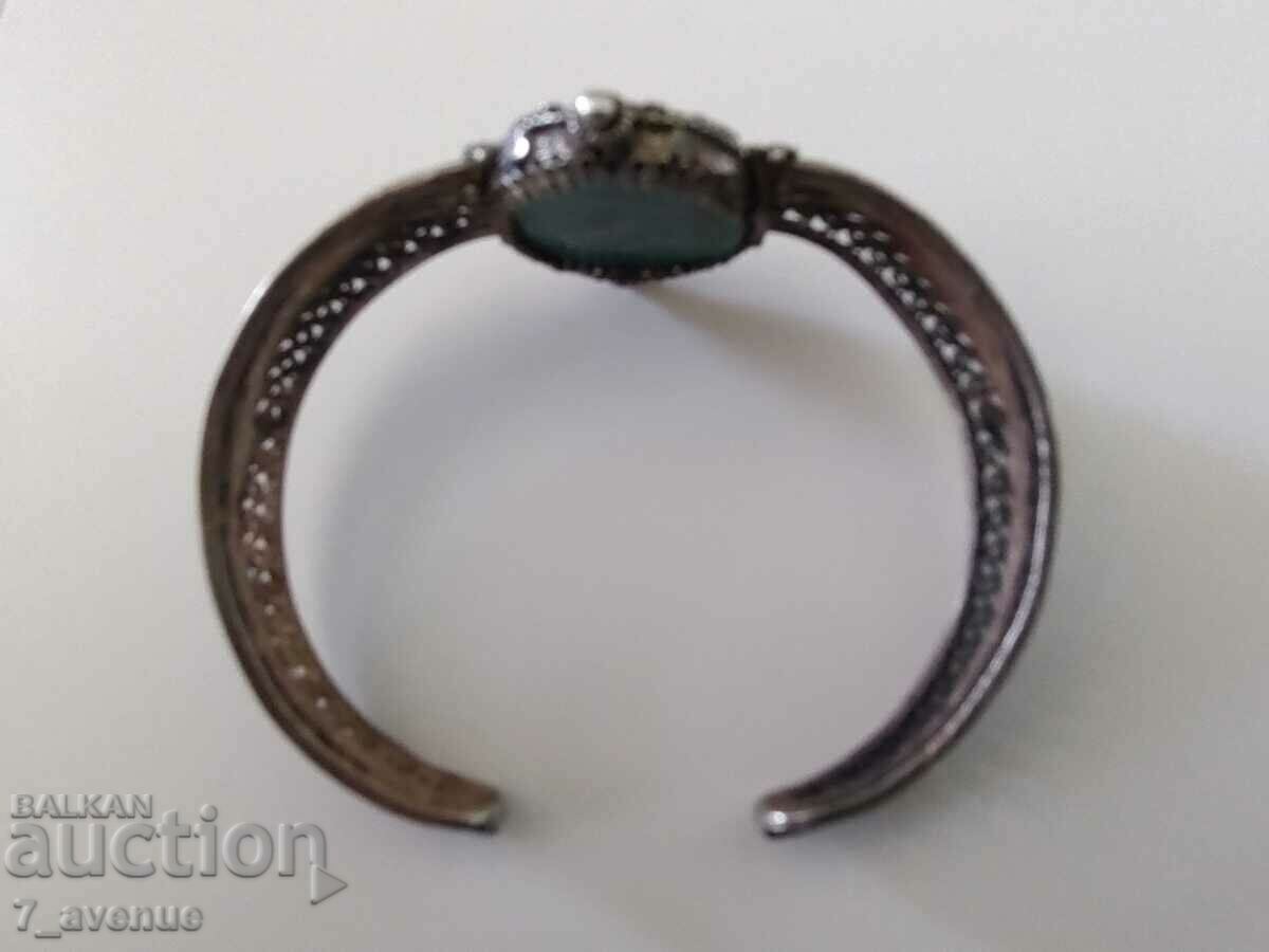 Silver bracelet with green stone filigree, beautiful 10/19/2024 with price 299.00 BGN | € 152.88 Silver bracelet with green stone filigree, beautiful 10/19/2024 with price 299.00 BGN | € 152.88