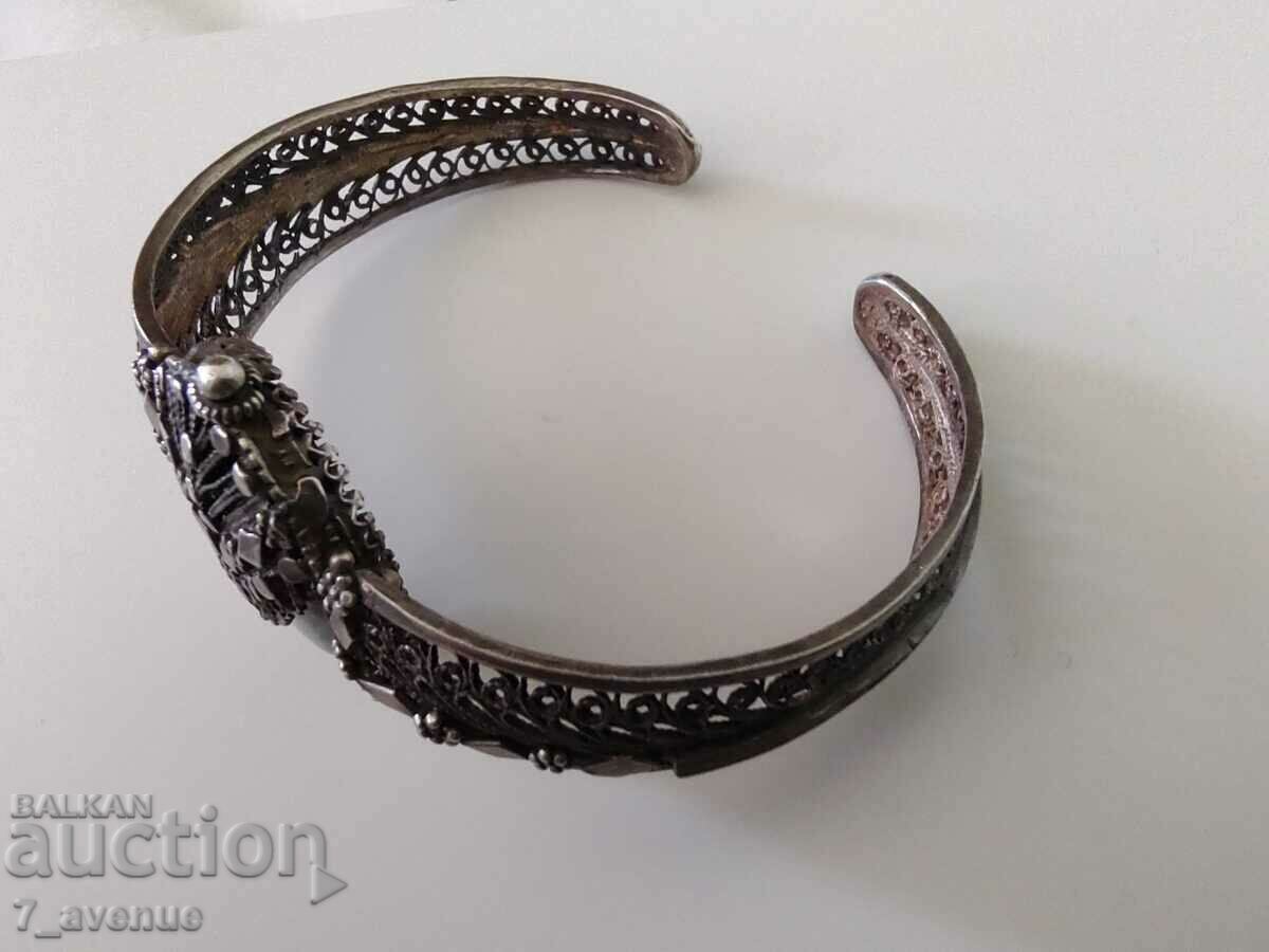 Auction Silver bracelet with green stone filigree, beautiful 10/19/2024 Auction Silver bracelet with green stone filigree, beautiful 10/19/2024