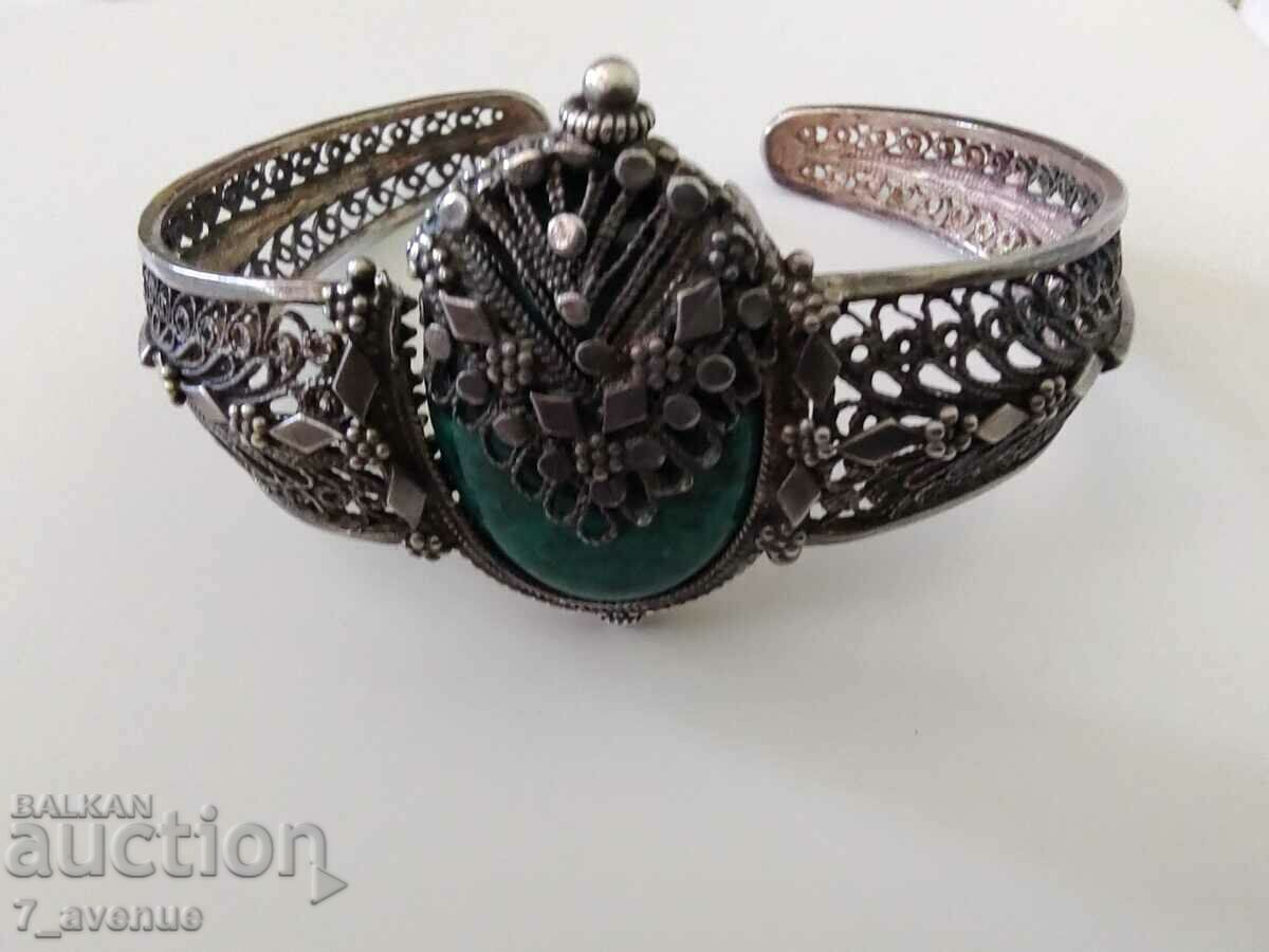 Silver bracelet with green stone filigree, beautiful 10/19/2024