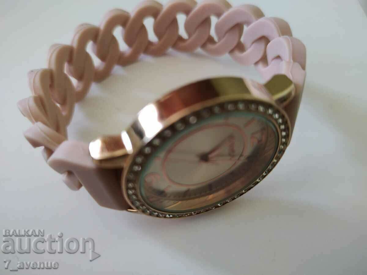 Wrist watch, elegant, silicone bracelet 19.10.2024 with price 99.00 BGN | € 50.62 Wrist watch, elegant, silicone bracelet 19.10.2024 with price 99.00 BGN | € 50.62