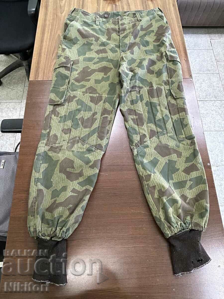 Pantaloni de camuflaj