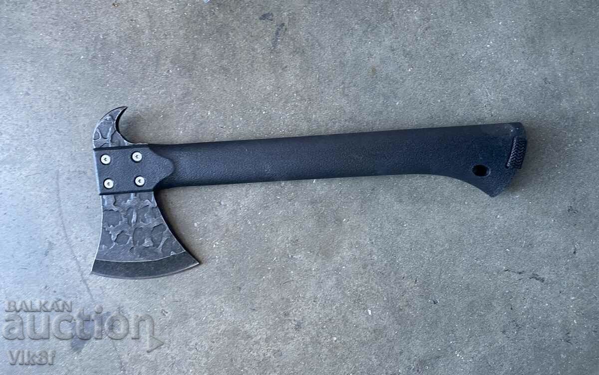 Auction  Hatchet/tomahawk/ + knife+sharpener