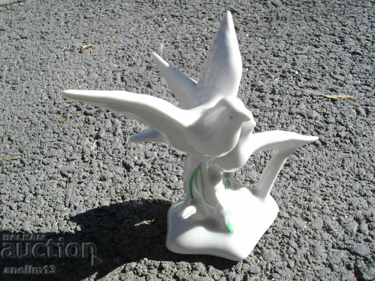 OLD PORCELAIN BIRDS WHITE PIGEONS with price 65.00 BGN | € 33.23 OLD PORCELAIN BIRDS WHITE PIGEONS with price 65.00 BGN | € 33.23