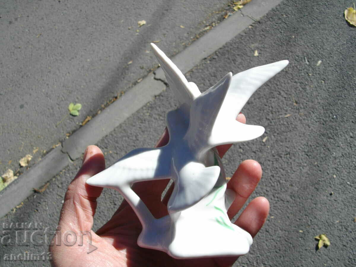 OLD PORCELAIN BIRDS WHITE PIGEONS - 5 OLD PORCELAIN BIRDS WHITE PIGEONS - 5