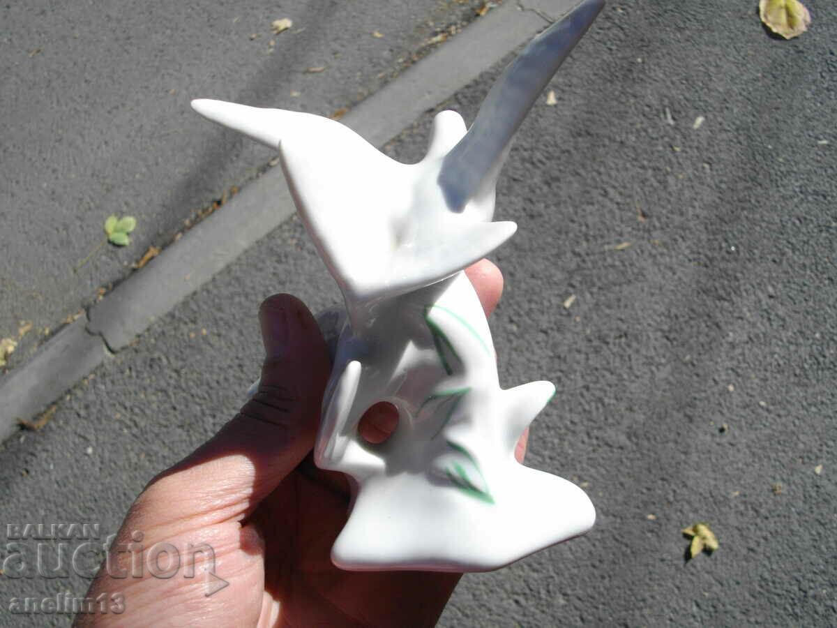 OLD PORCELAIN BIRDS WHITE PIGEONS - 6 OLD PORCELAIN BIRDS WHITE PIGEONS - 6