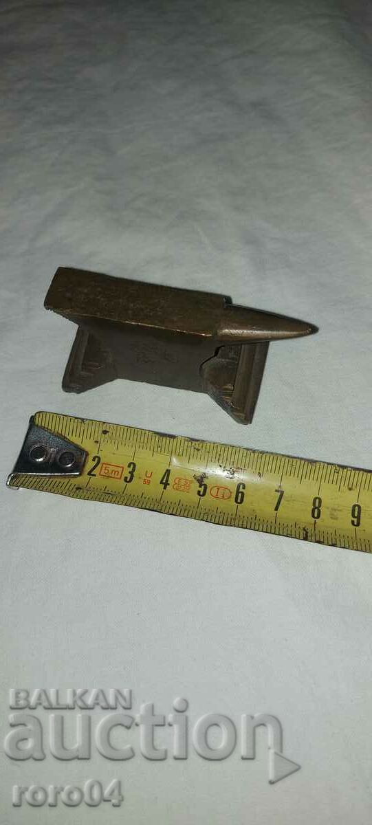 ANvil - JEWELRY - BRONZE with price 40.50 BGN | € 20.71 ANvil - JEWELRY - BRONZE with price 40.50 BGN | € 20.71