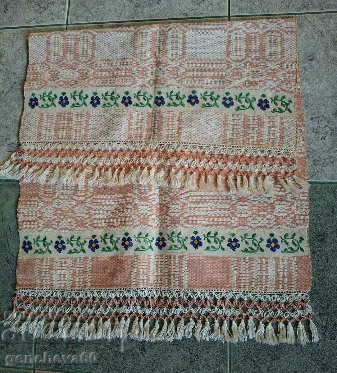 Prosop autentic rar pentru față, mâini, cu broderie cu preț € 15.00 | 29.34 BGN