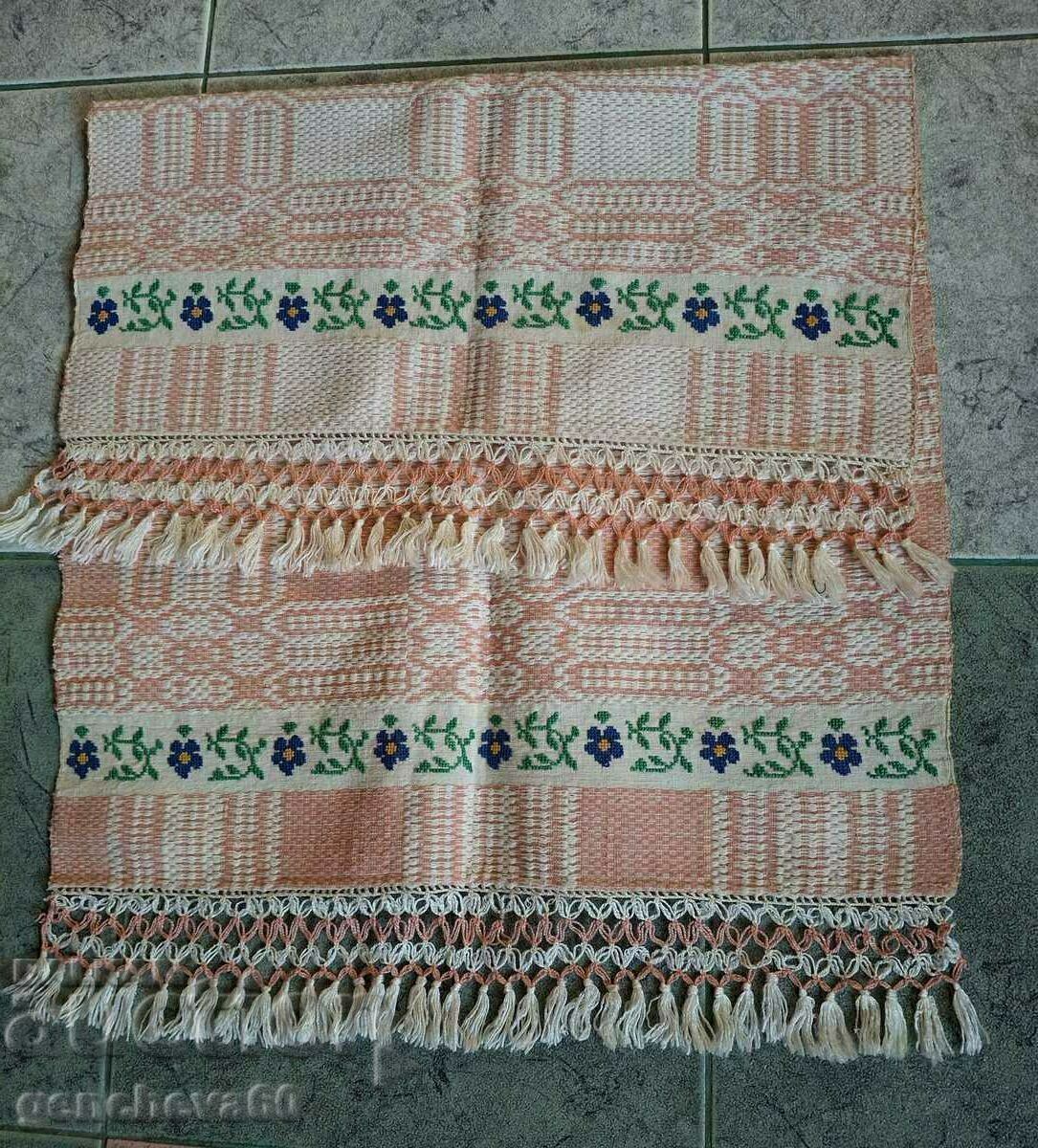 Автентична рядка кърпа за лице,ръце с бродерия с цена € 21.00 | 41.07 лв.