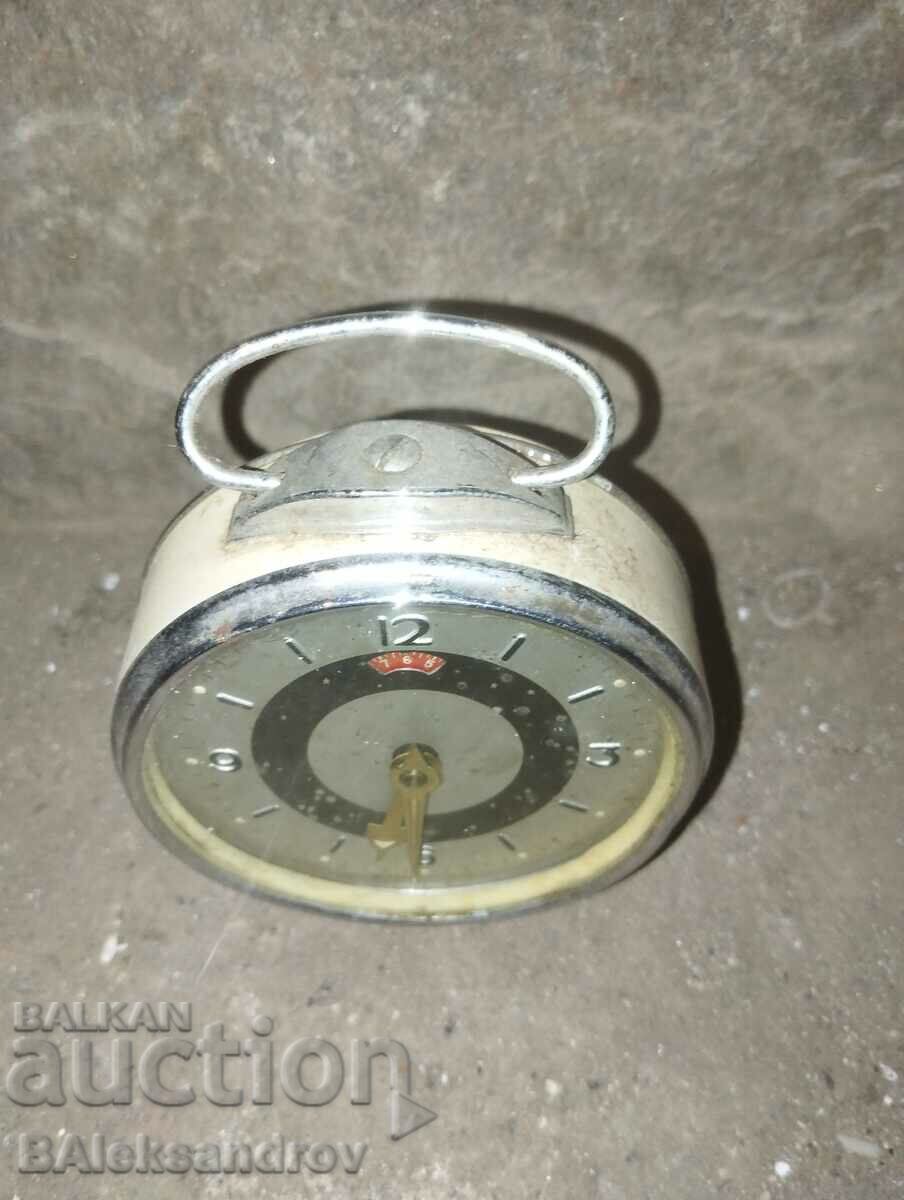 Παλαιό μηχανικό ρολόι με τιμή 9.00 BGN | € 4.60 Παλαιό μηχανικό ρολόι με τιμή 9.00 BGN | € 4.60