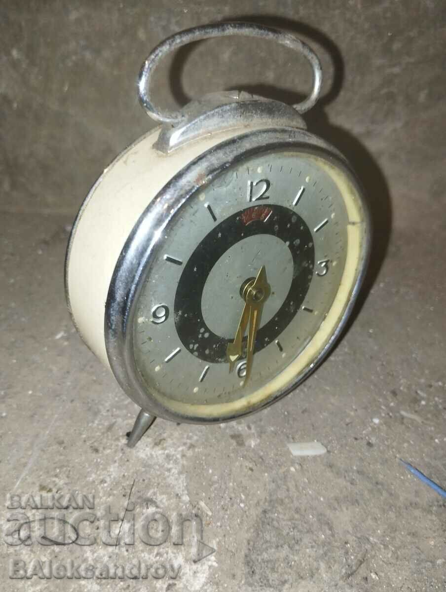 Παράδοση Παλαιό μηχανικό ρολόι Παράδοση Παλαιό μηχανικό ρολόι