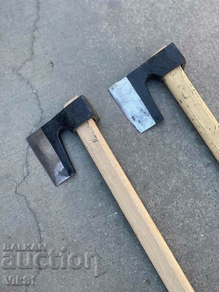 Ax / ax / with a wooden handle 1500 g, 82 cm