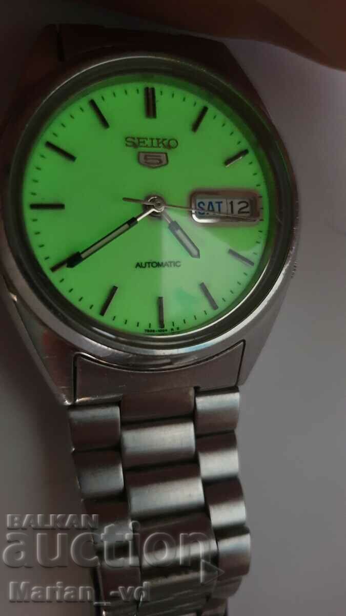 Original SEIKO 5 wristwatch with luminous dial