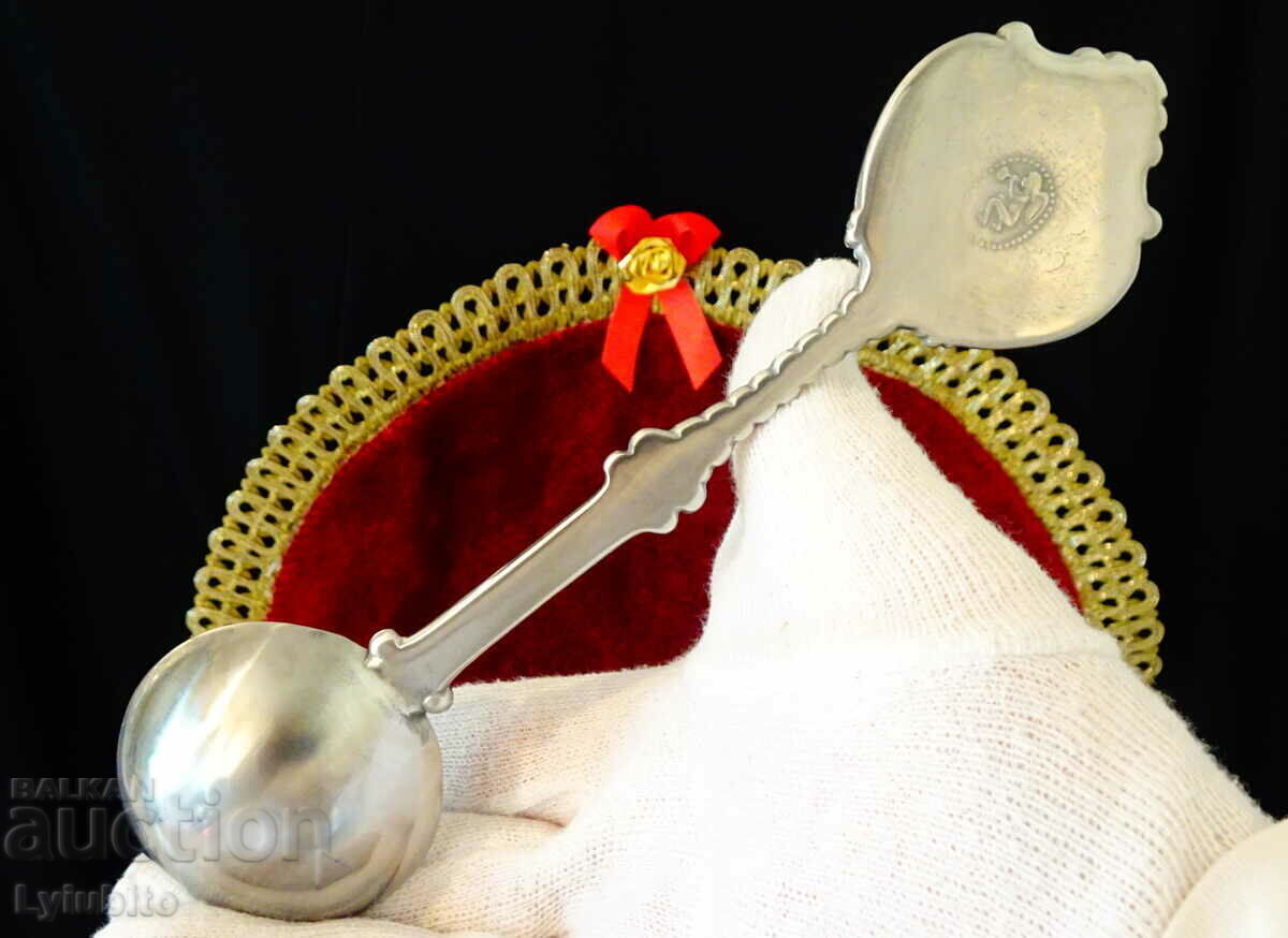 Delivery of Pewter spoon, for a pewter wedding, engraving, photo Delivery of Pewter spoon, for a pewter wedding, engraving, photo