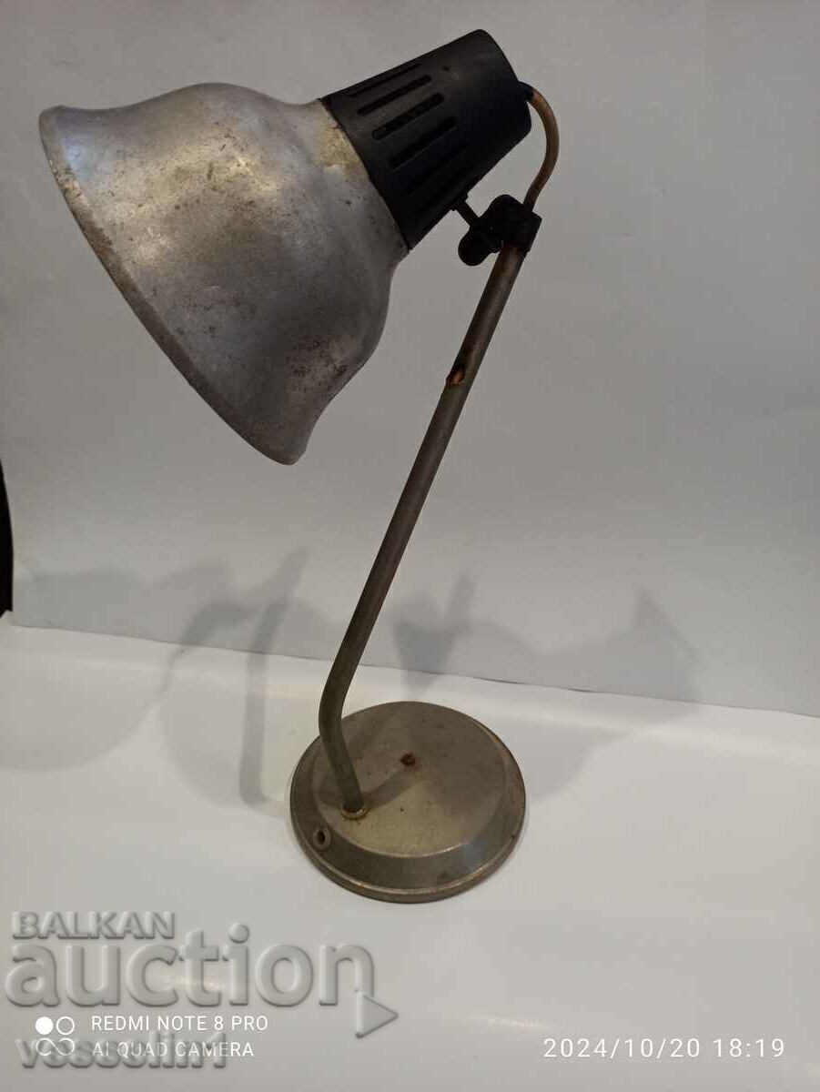 Παλιά βουλγαρική λάμπα εργασίας για γραφείο σχεδίασης με τιμή 32.00 BGN | € 16.36 Παλιά βουλγαρική λάμπα εργασίας για γραφείο σχεδίασης με τιμή 32.00 BGN | € 16.36