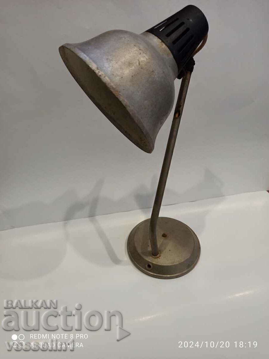 Veche lampă de lucru bulgară pentru birou de desen Veche lampă de lucru bulgară pentru birou de desen