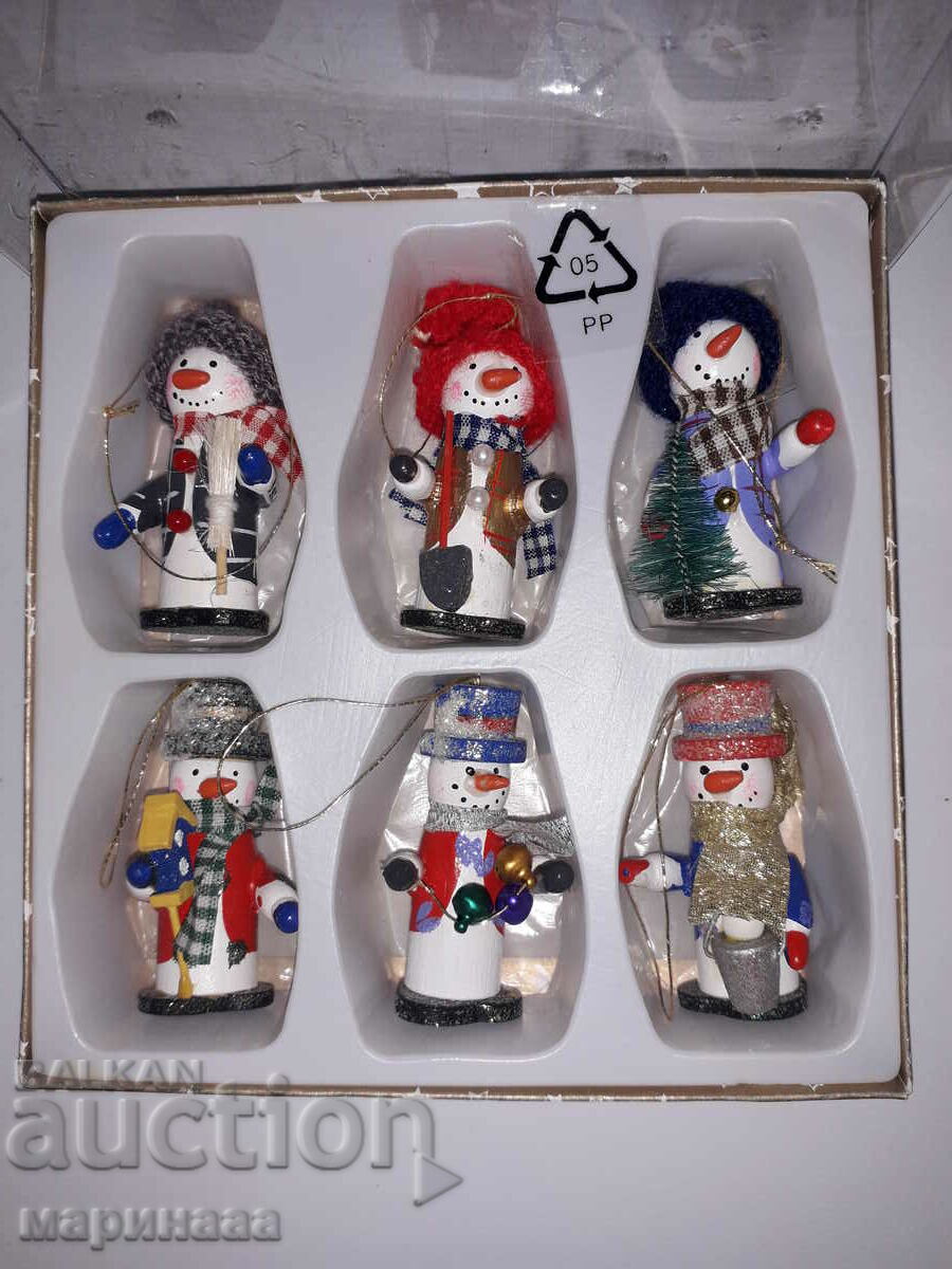 SET OF CHRISTMAS FIGURES