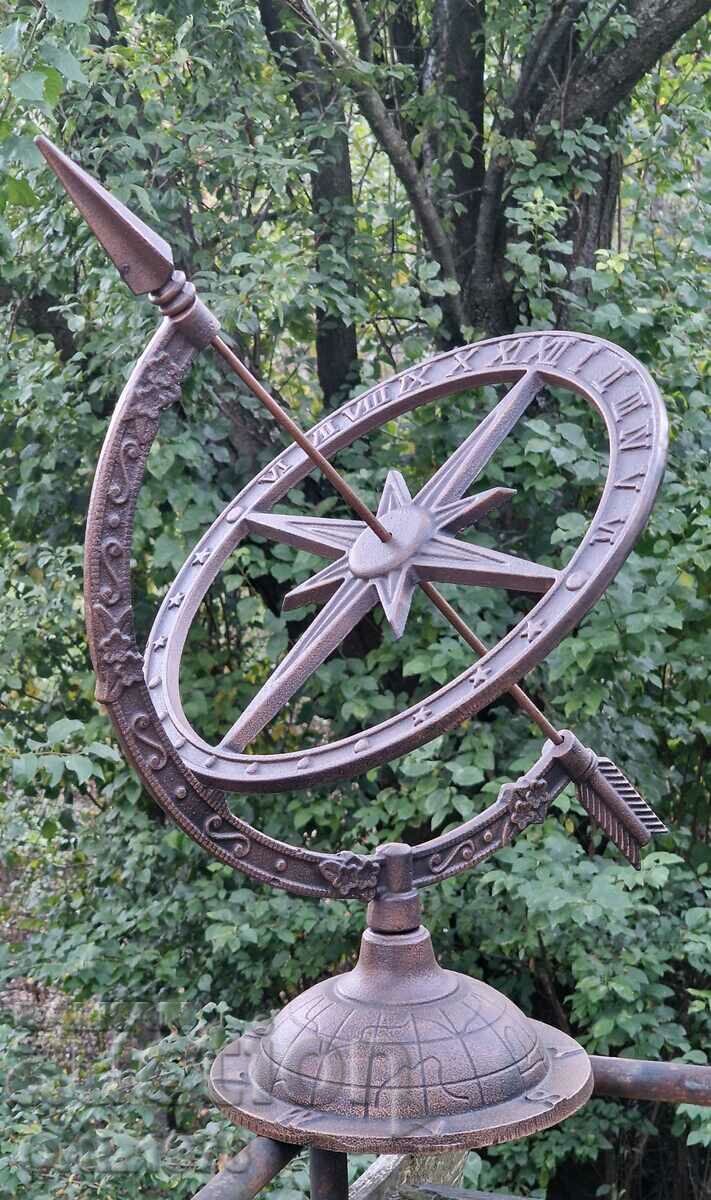 A huge sundial in action! Cast iron, 5.3 kg