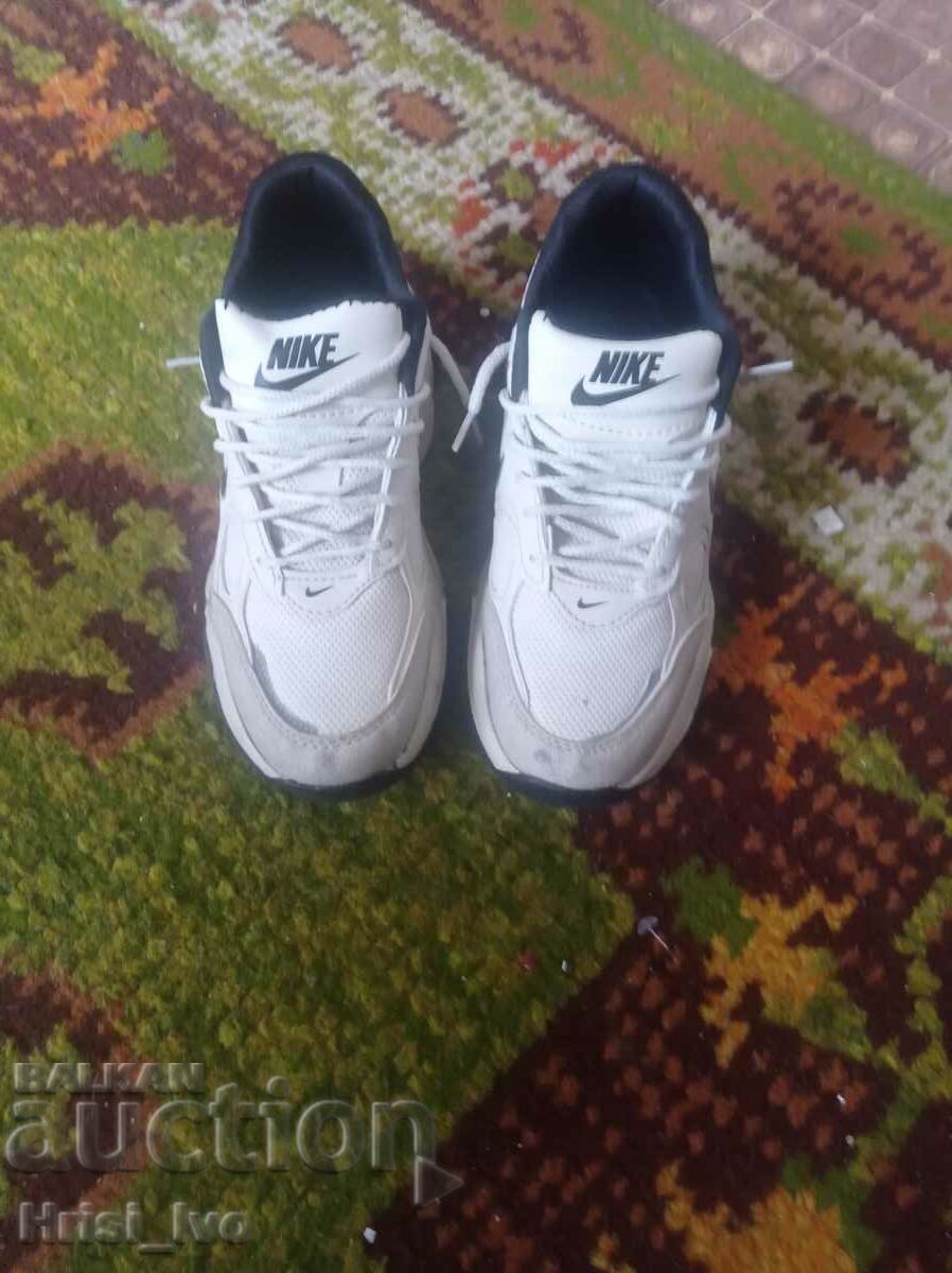 Дамски оригинални маратонки NIKE