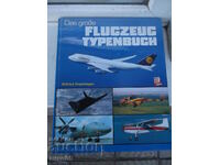 Cartea „Das große FLUGZEUG TYPENBUCH” - 612 pagini.